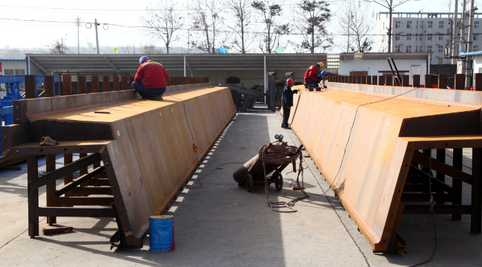 勞動節里的鋼模板工人