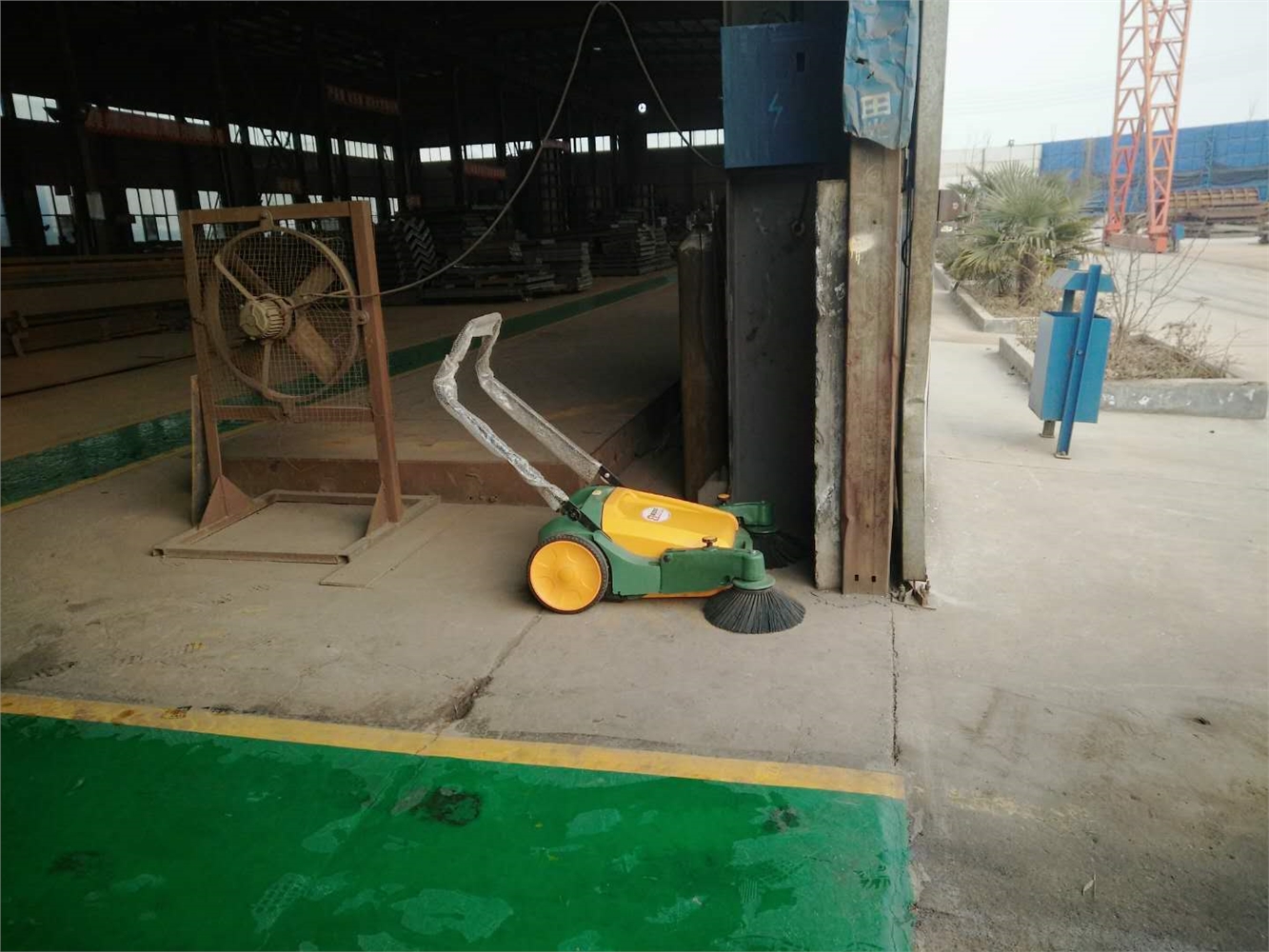 ?河南鋼模板廠家購(gòu)置新型全自動(dòng)掃地機(jī)