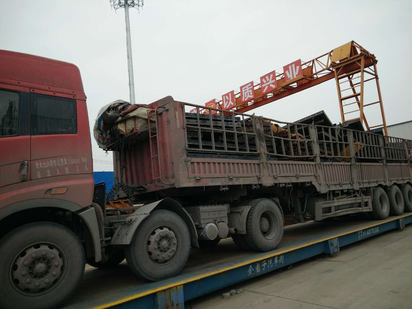 新年伊始，河南鋼模板廠家給客戶發(fā)蓋梁模板了