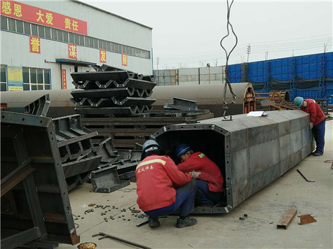 鋼模板廠家加班加點(diǎn)生產(chǎn)忙