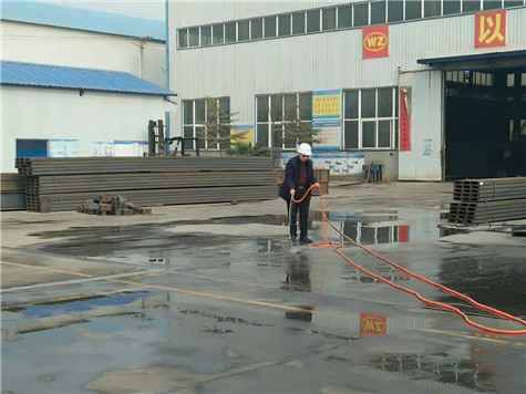 偉志模板董事長(zhǎng)來(lái)保軍——以廠為家 身先力行