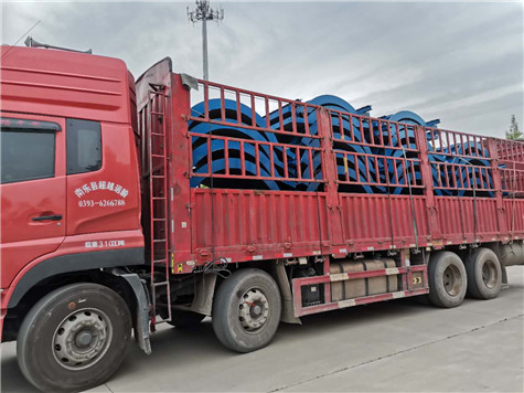 發(fā)往陽新高速一標(biāo)的底系梁鋼模板。