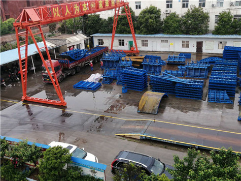拱涵鋼模板發往欒盧高速工地