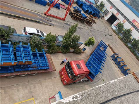 發(fā)往河南滎陽310國(guó)道施工現(xiàn)場(chǎng)的40米T梁鋼模板