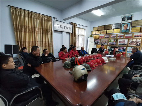 偉志模板組織員工學(xué)習(xí)安全和環(huán)保知識