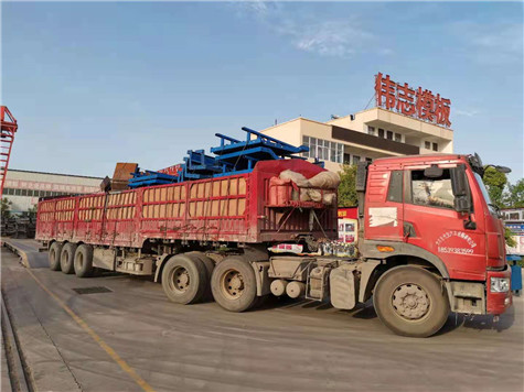 護欄鋼模板發往河南新鄉濮衛二標工地