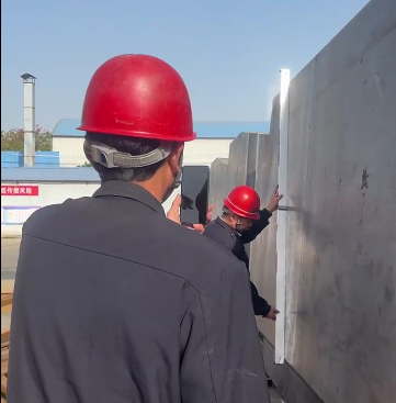 T形梁鋼模板驗貨準(zhǔn)備發(fā)貨中