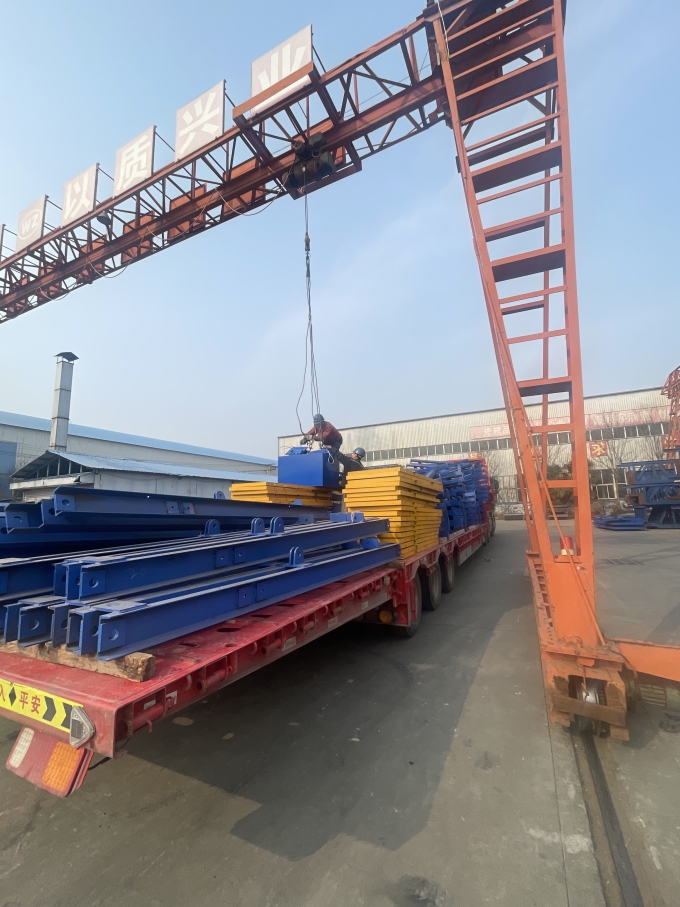 多卡懸臂鋼模板發貨了